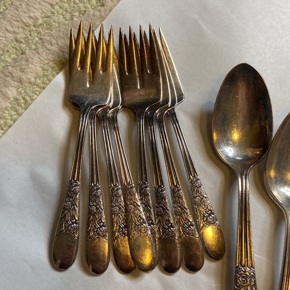 33 pieces Vintage flatware set Wallace plate silver inset - Picture 10 of 15